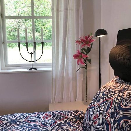 Lilla Huset Med Stor Traedgardstomt Naera Golf Och Hav Villa Trosa Exteriör bild
