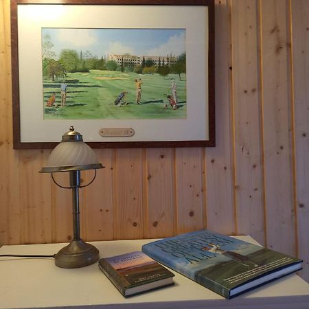 Lilla Huset Med Stor Traedgardstomt Naera Golf Och Hav Villa Trosa Exteriör bild