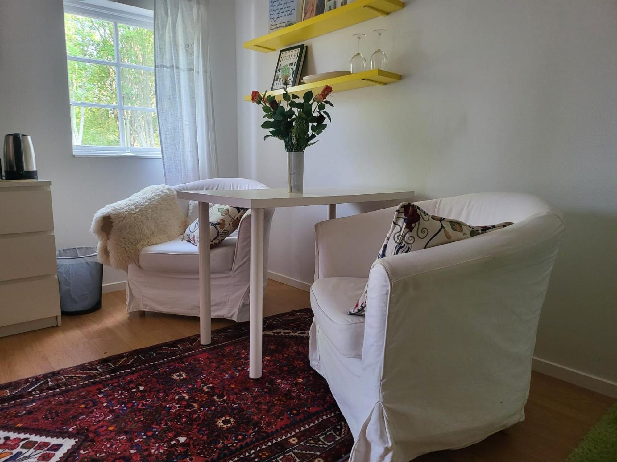 Lilla Huset Med Stor Traedgardstomt Naera Golf Och Hav Villa Trosa Exteriör bild