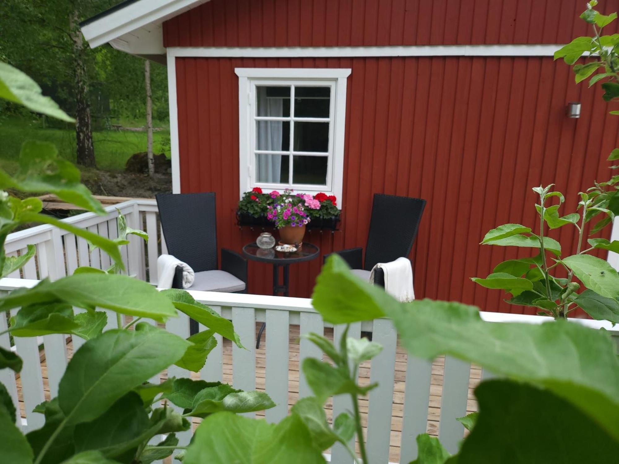 Lilla Huset Med Stor Traedgardstomt Naera Golf Och Hav Villa Trosa Exteriör bild