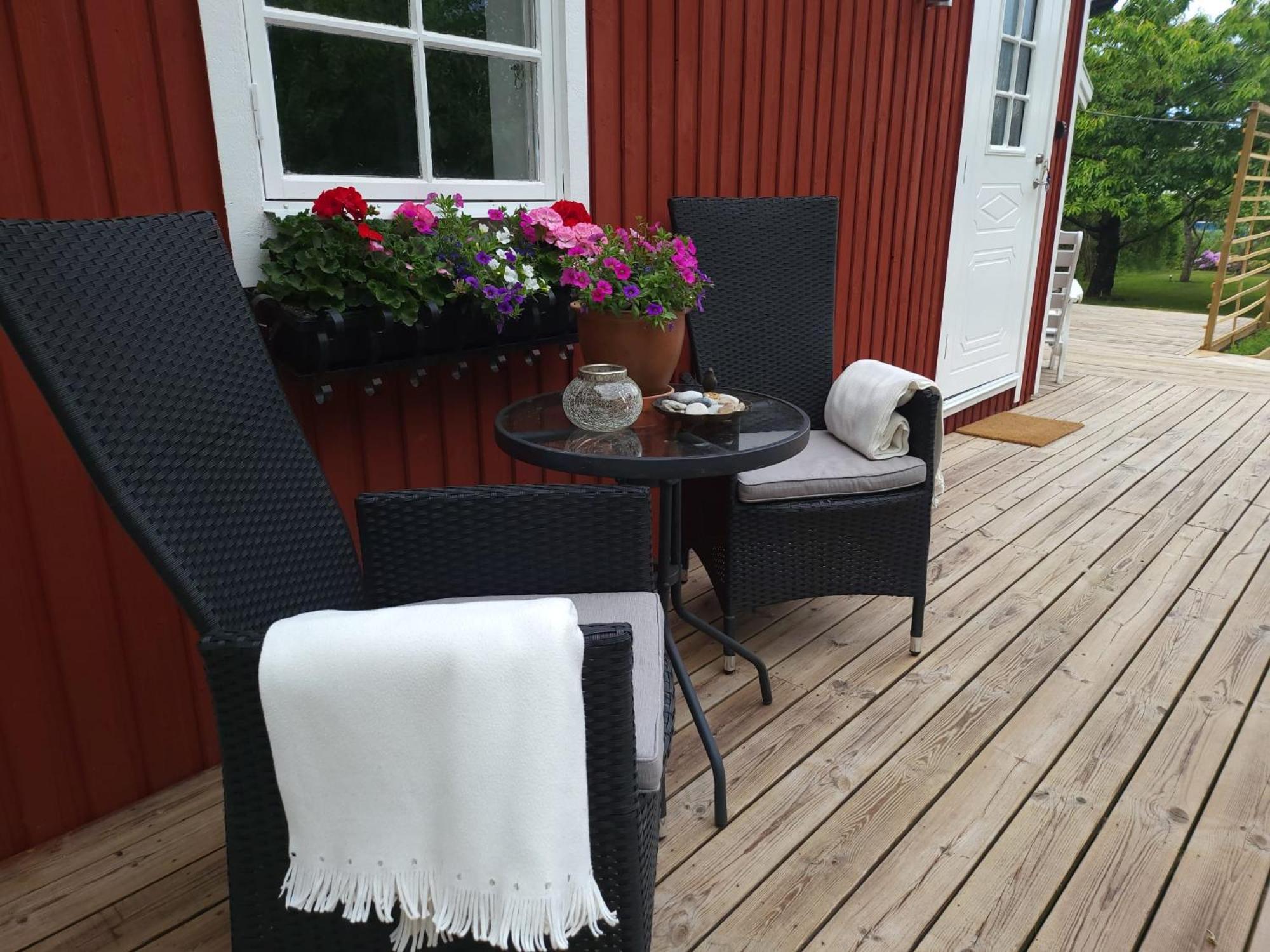 Lilla Huset Med Stor Traedgardstomt Naera Golf Och Hav Villa Trosa Exteriör bild