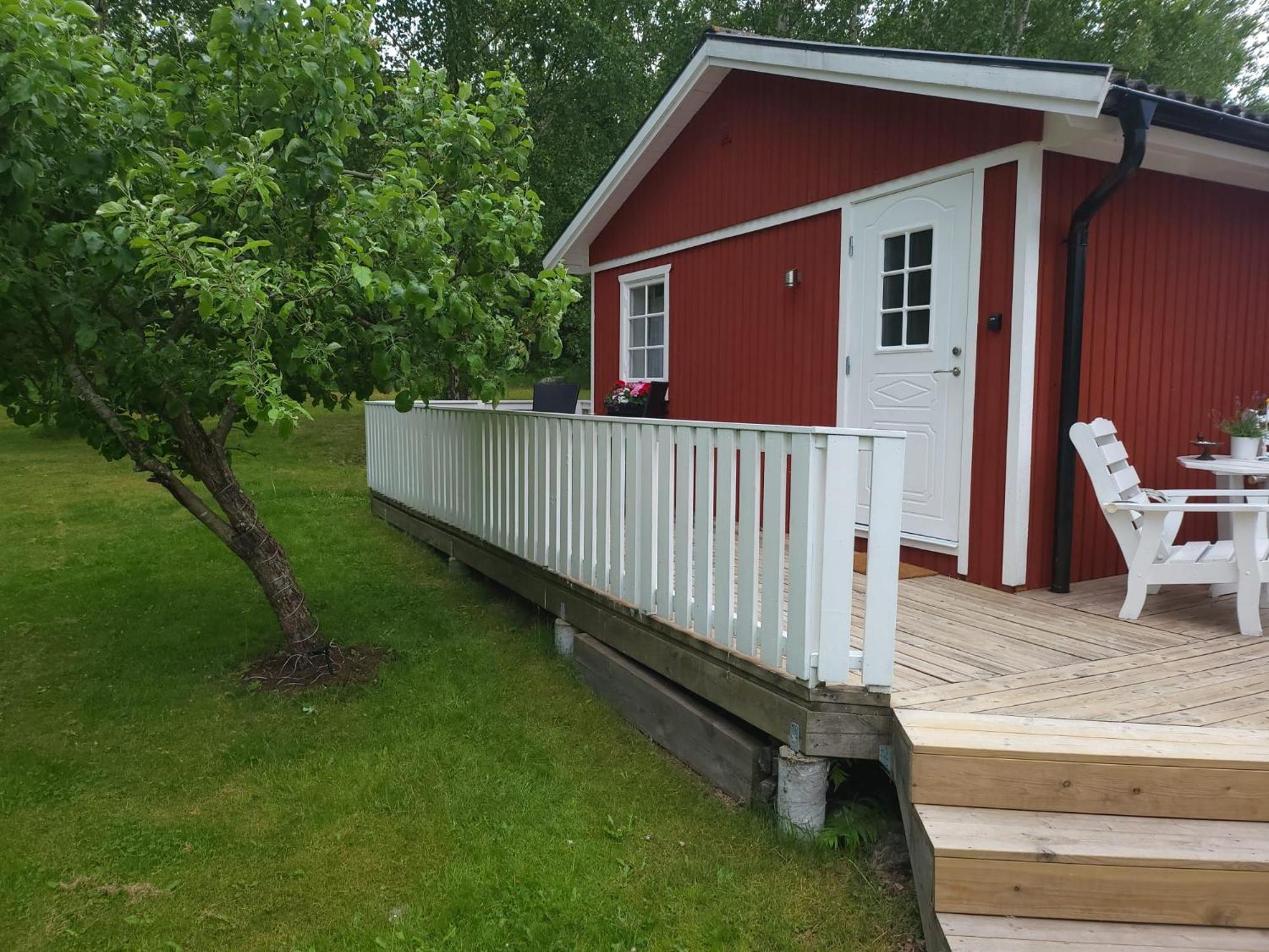 Lilla Huset Med Stor Traedgardstomt Naera Golf Och Hav Villa Trosa Exteriör bild