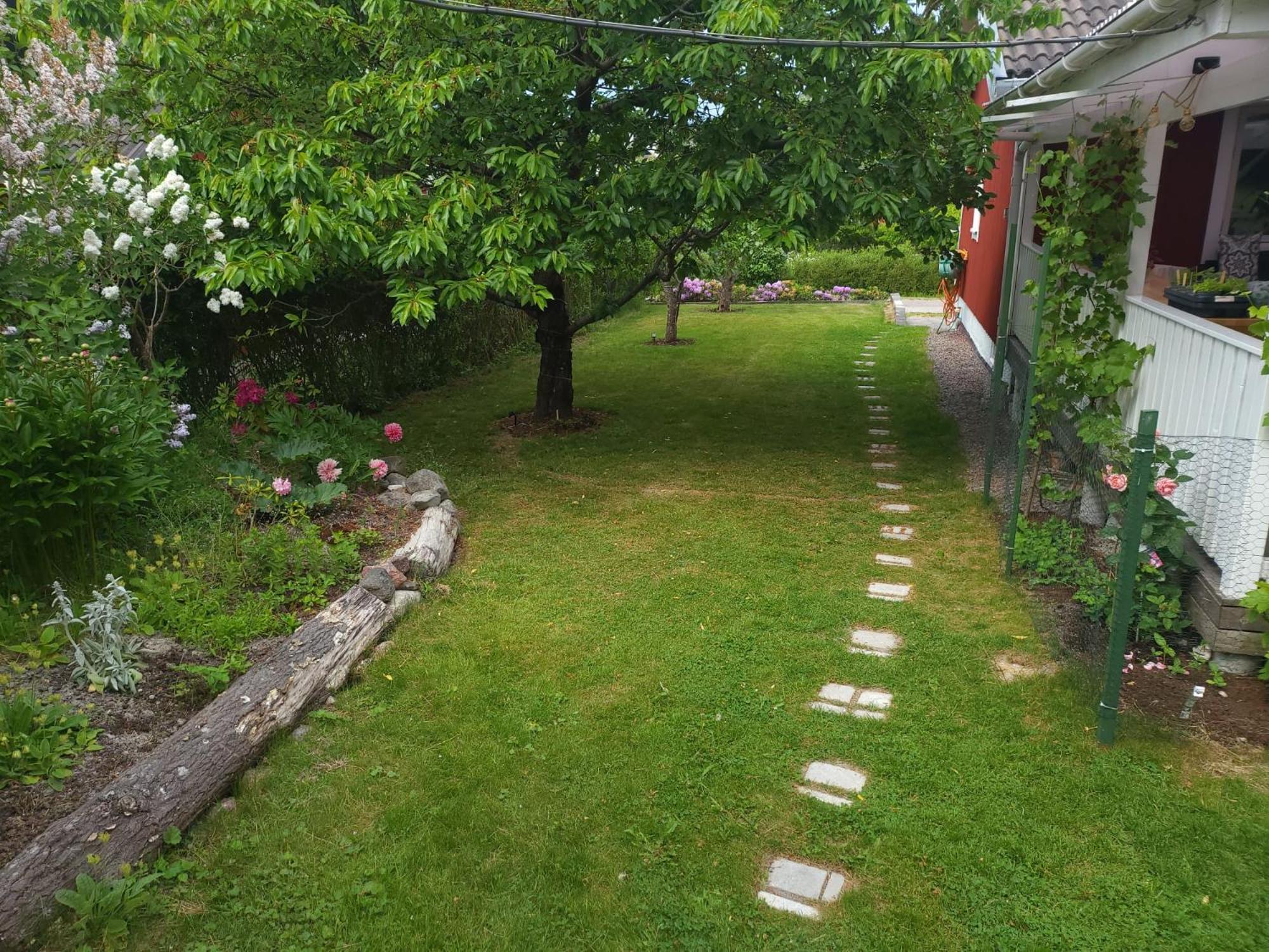 Lilla Huset Med Stor Traedgardstomt Naera Golf Och Hav Villa Trosa Exteriör bild